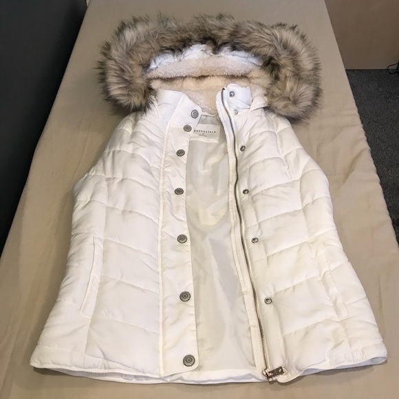 Aeropostale Jackets & Blazers - Aeropostale Women’s Hooded Puffer Vest